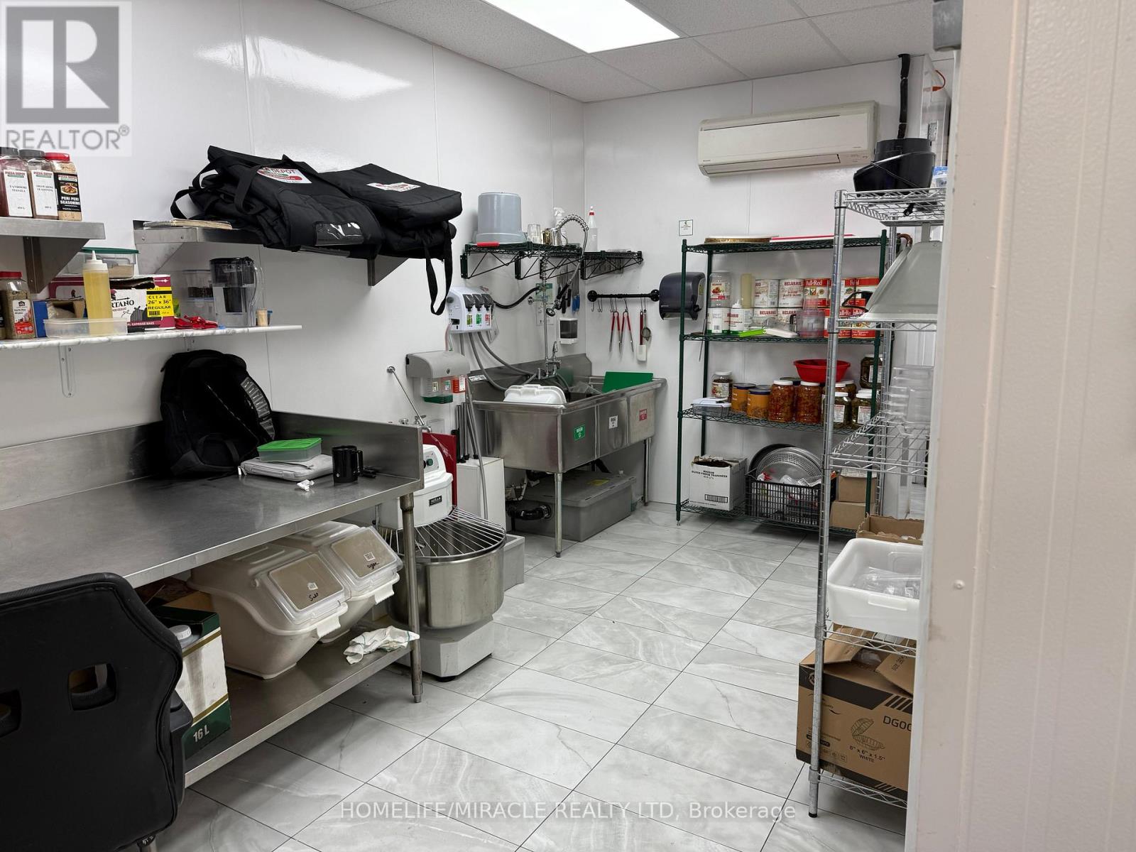 1016 King Street E, Hamilton, Ontario  L8M 1C8 - Photo 5 - X12457950