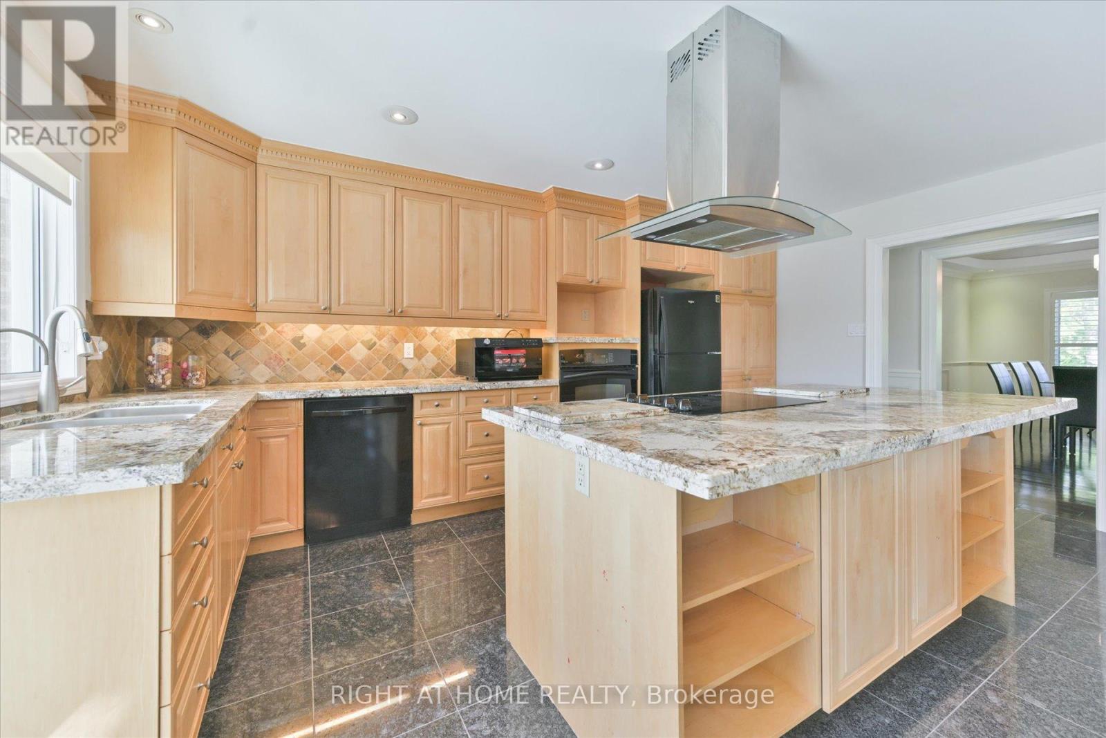 18 Mccowan Lane, Whitchurch-Stouffville, Ontario  L4A 4C1 - Photo 15 - N12414130
