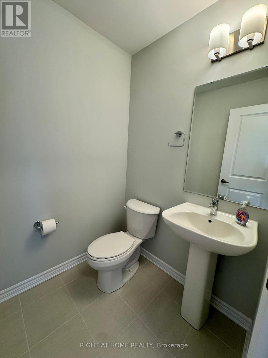 1020 Dyas Avenue, Oshawa, Ontario  L1H 8L7 - Photo 11 - E12457959