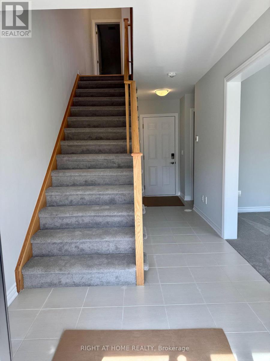 1020 Dyas Avenue, Oshawa, Ontario  L1H 8L7 - Photo 2 - E12457959