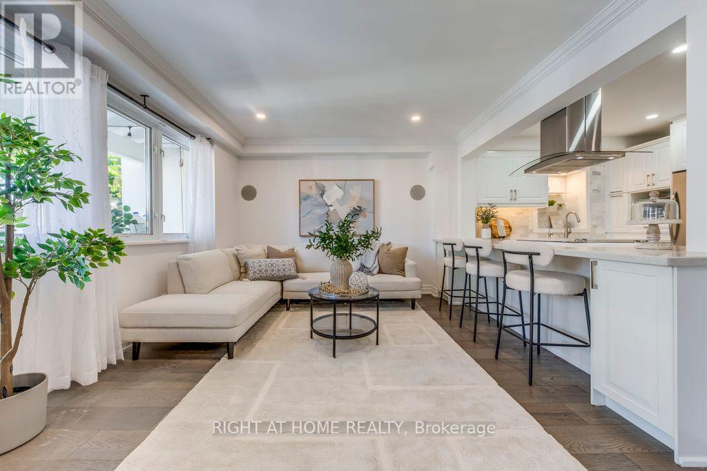 43 South Kingsway, Toronto, Ontario  M6S 3T2 - Photo 8 - W12457806