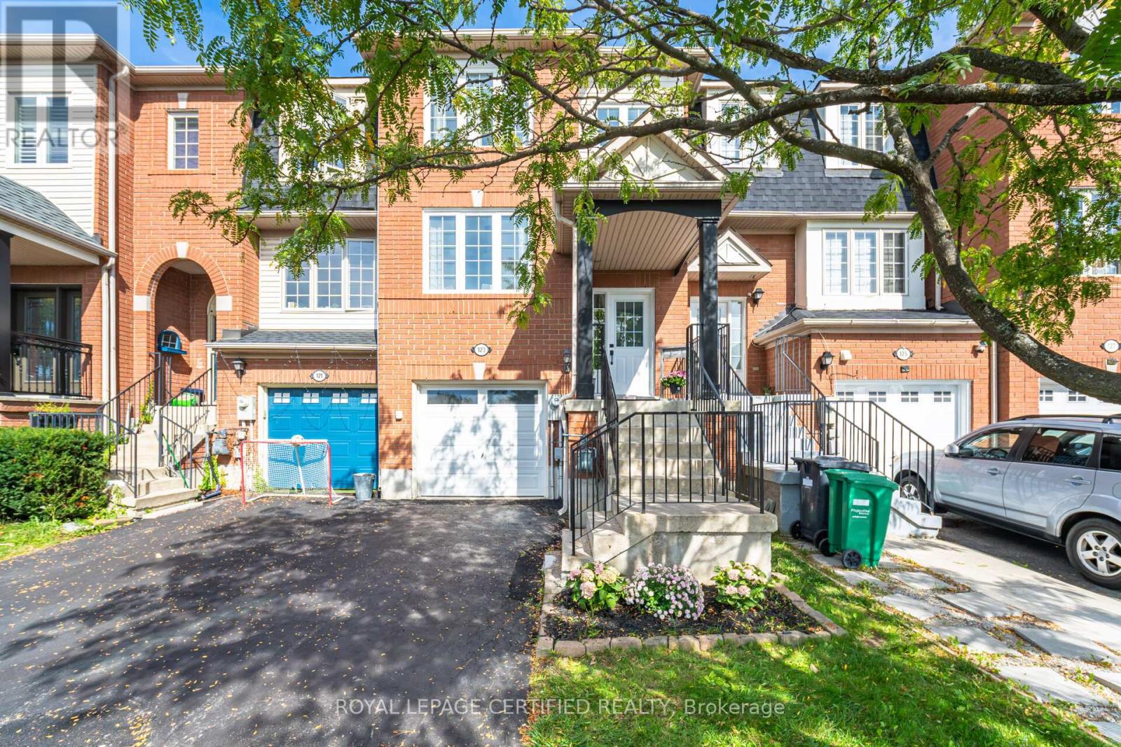 123 Dunlop Court, Brampton, Ontario  L6X 5A6 - Photo 3 - W12457964