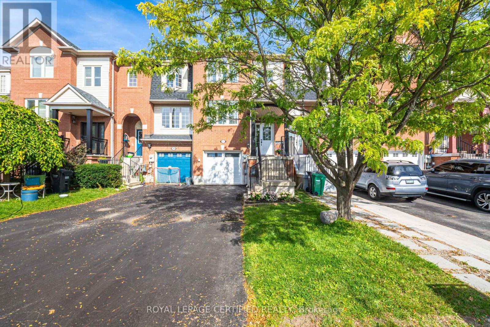 123 Dunlop Court, Brampton, Ontario  L6X 5A6 - Photo 4 - W12457964