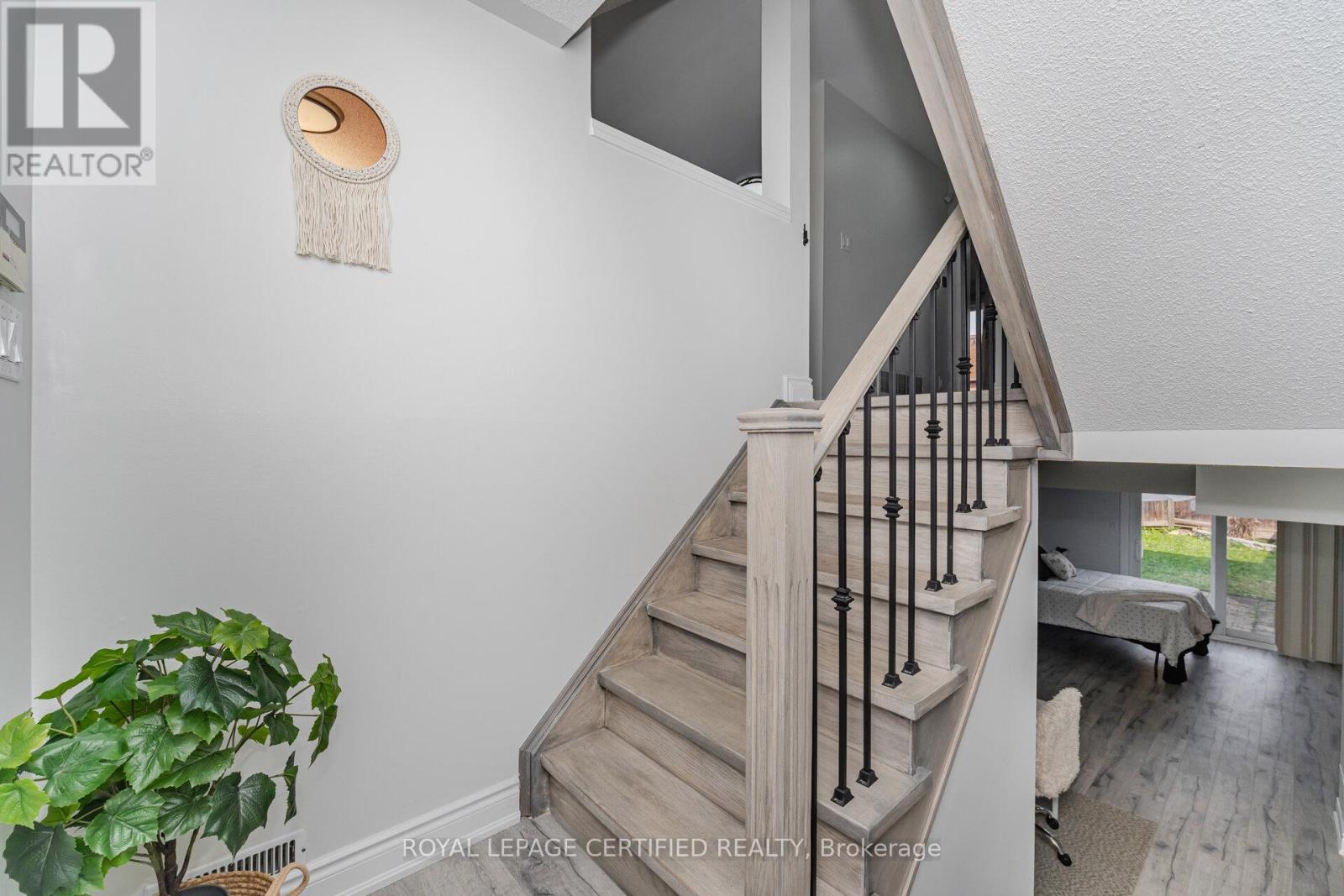 123 Dunlop Court, Brampton, Ontario  L6X 5A6 - Photo 7 - W12457964