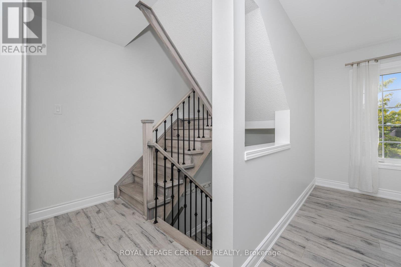 123 Dunlop Court, Brampton, Ontario  L6X 5A6 - Photo 8 - W12457964