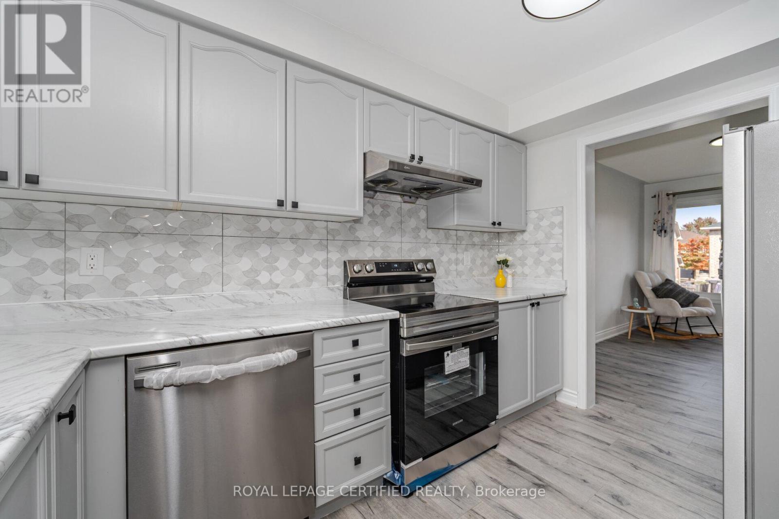 123 Dunlop Court, Brampton, Ontario  L6X 5A6 - Photo 9 - W12457964
