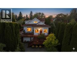 1295 Santa Rosa Ave Strawberry Vale, Saanich, Ca