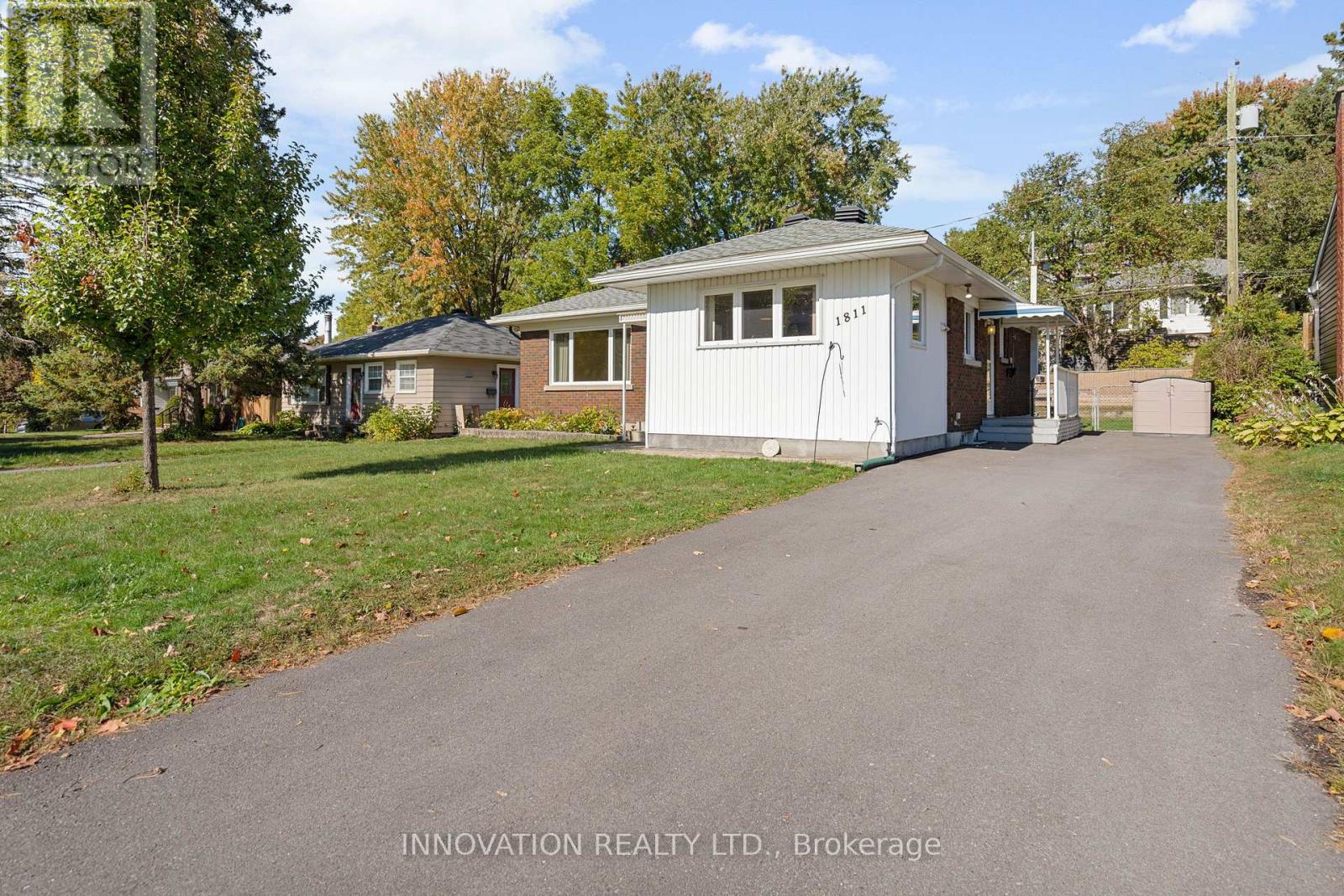 1811 Hutton Avenue, Ottawa, Ontario  K1G 1M1 - Photo 2 - X12457984