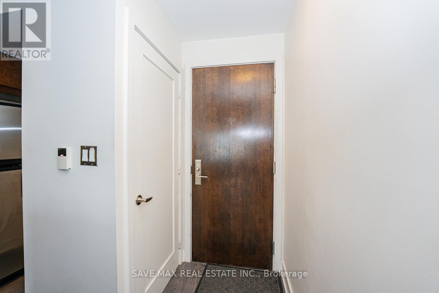 2021 - 20 Blue Jays Way, Toronto, Ontario  M5V 3W6 - Photo 9 - C12457976