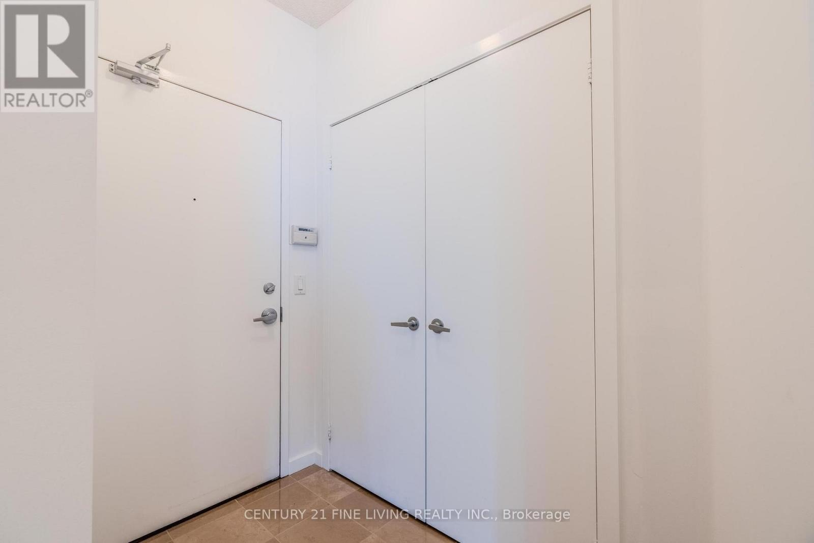 2407 - 208 Queens Quay W, Toronto, Ontario  M5J 2Y5 - Photo 6 - C12457982