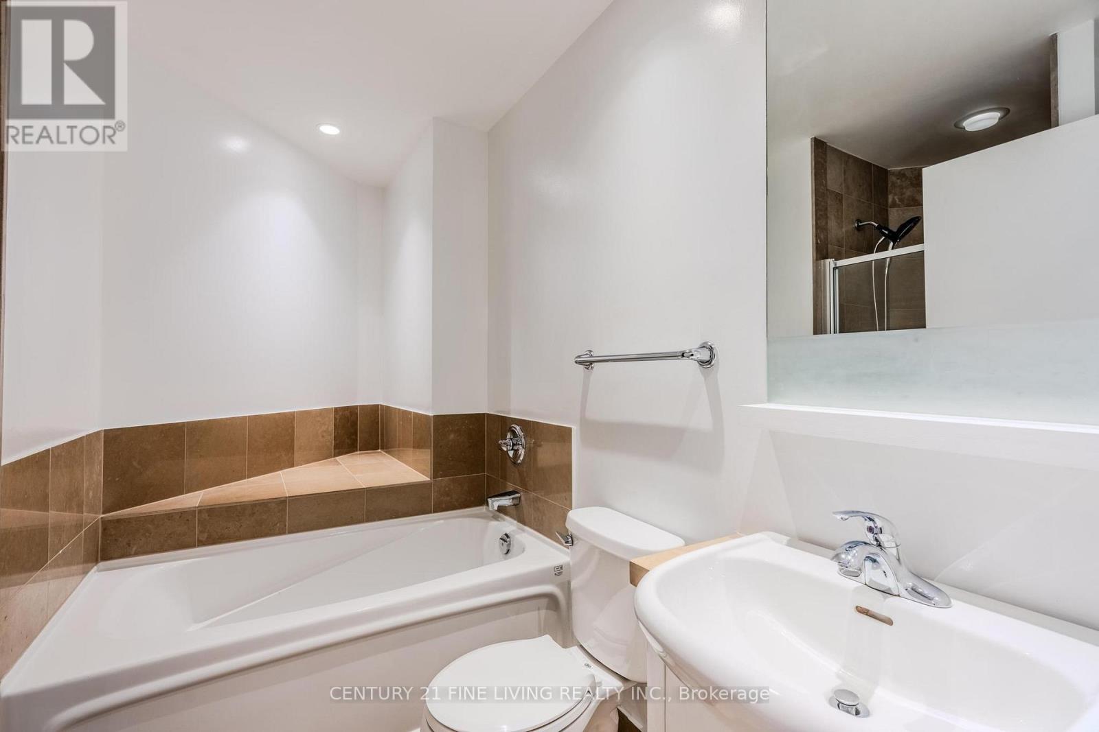 2407 - 208 Queens Quay W, Toronto, Ontario  M5J 2Y5 - Photo 8 - C12457982