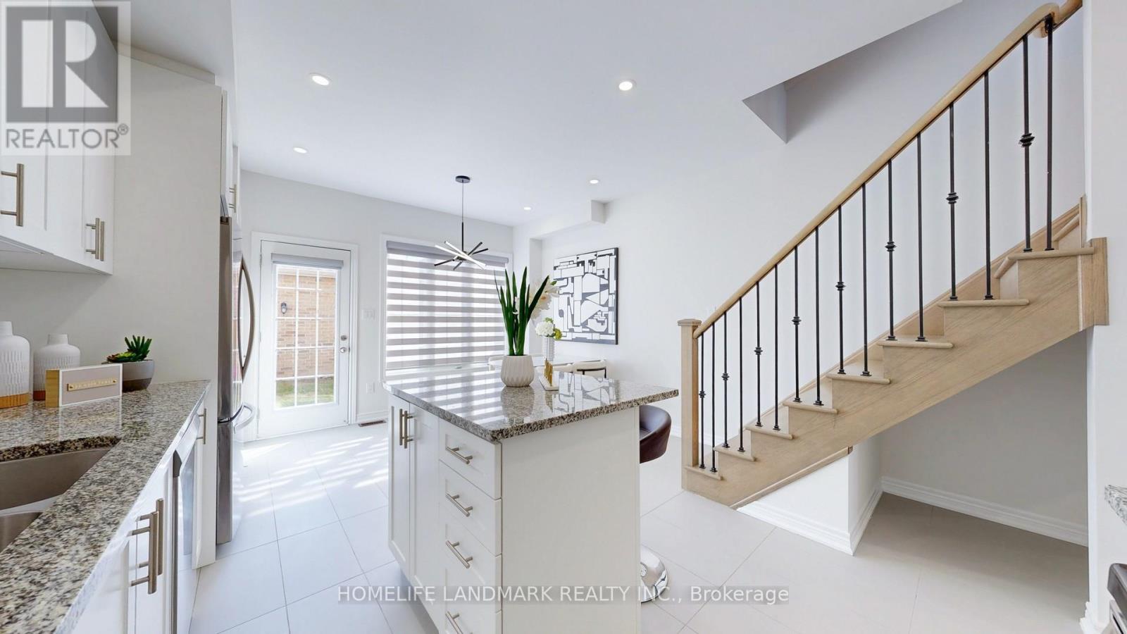 575 White's Hill Avenue, Markham, Ontario  L6B 1N9 - Photo 12 - N12455852
