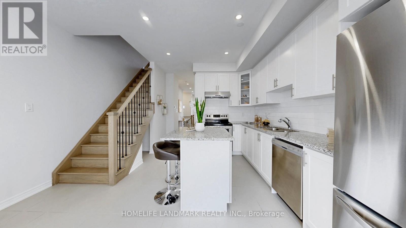 575 White's Hill Avenue, Markham, Ontario  L6B 1N9 - Photo 14 - N12455852