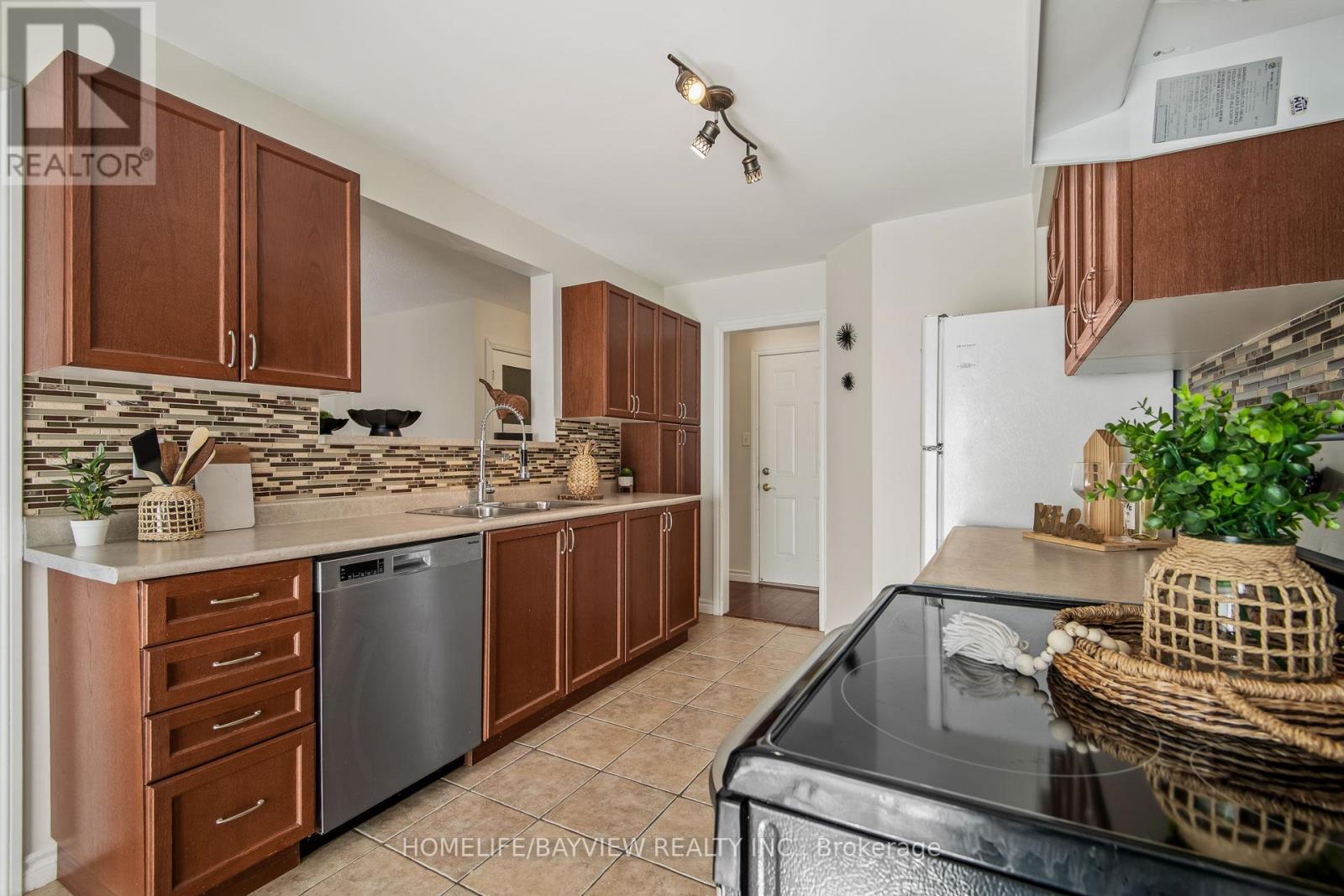 71 Shalom Way Drive, Barrie, Ontario  L4N 5Y3 - Photo 3 - S12457983