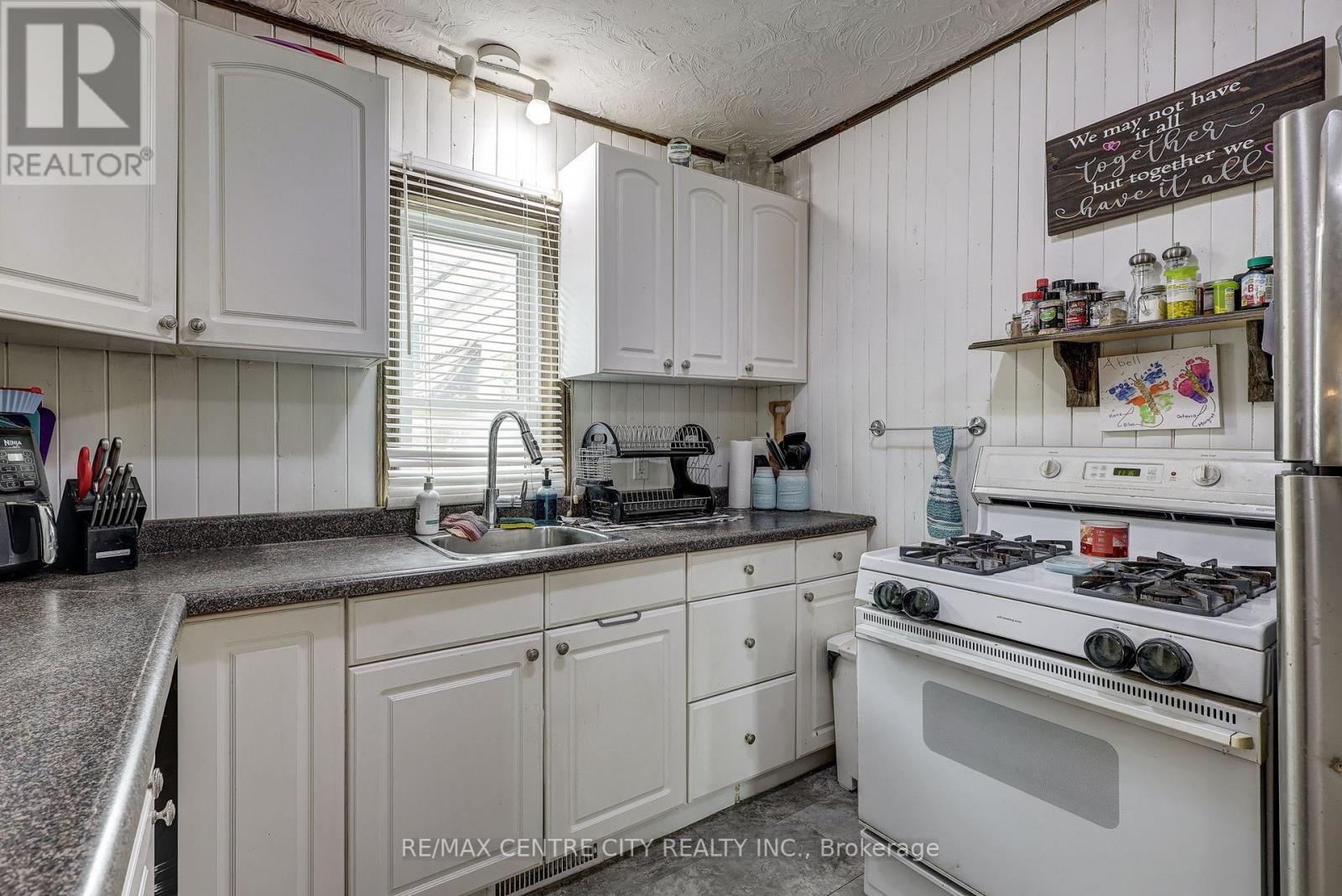 270 Ross Street, St. Thomas, Ontario  N5R 3Y9 - Photo 14 - X12457992