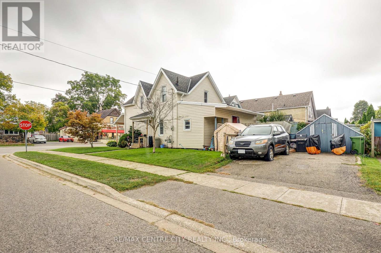 270 Ross Street, St. Thomas, Ontario  N5R 3Y9 - Photo 3 - X12457992