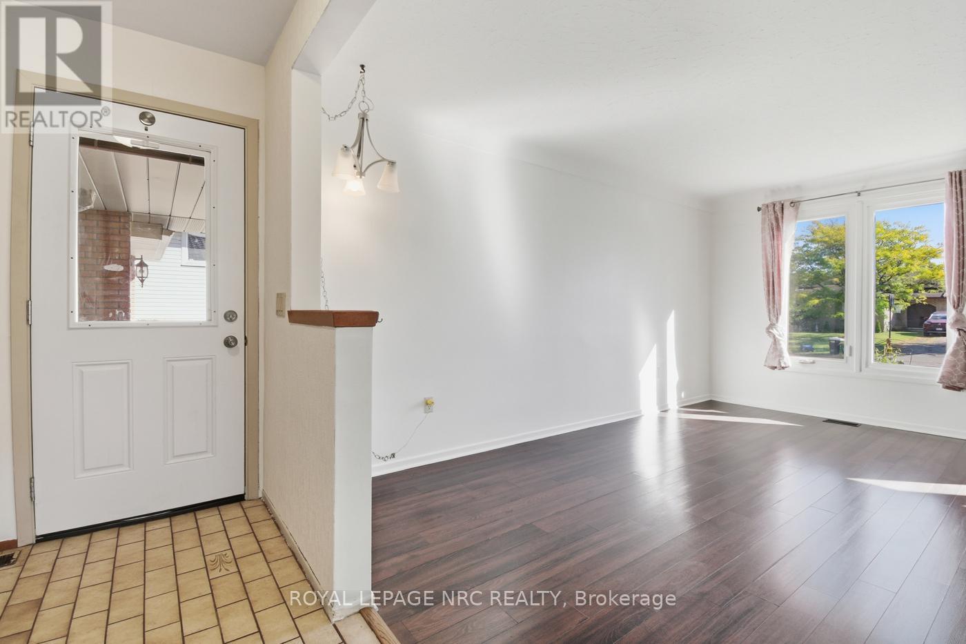 69 Elmvale Crescent, Port Colborne, Ontario  L3K 5X1 - Photo 14 - X12458000