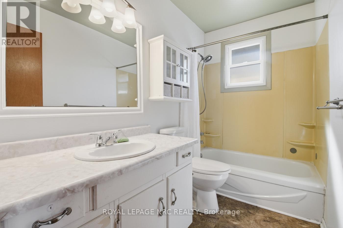 69 Elmvale Crescent, Port Colborne, Ontario  L3K 5X1 - Photo 22 - X12458000