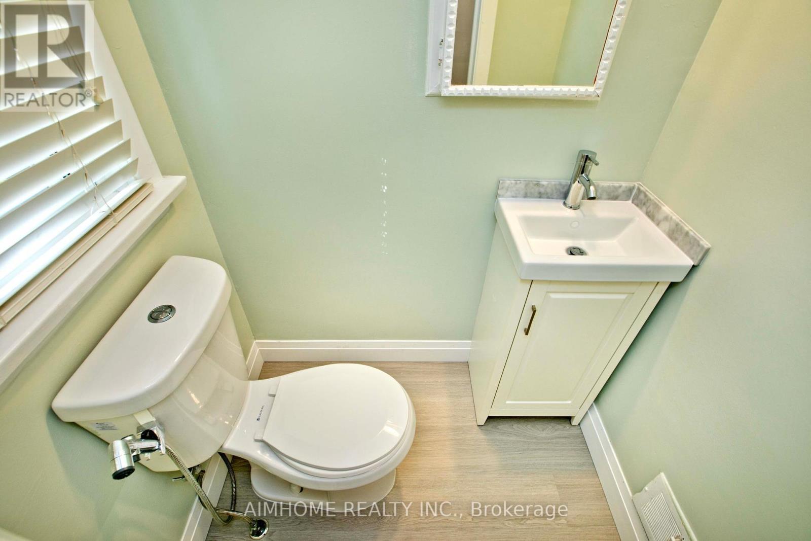198 Mill Street, Richmond Hill, Ontario  L4C 4B2 - Photo 13 - N12457995