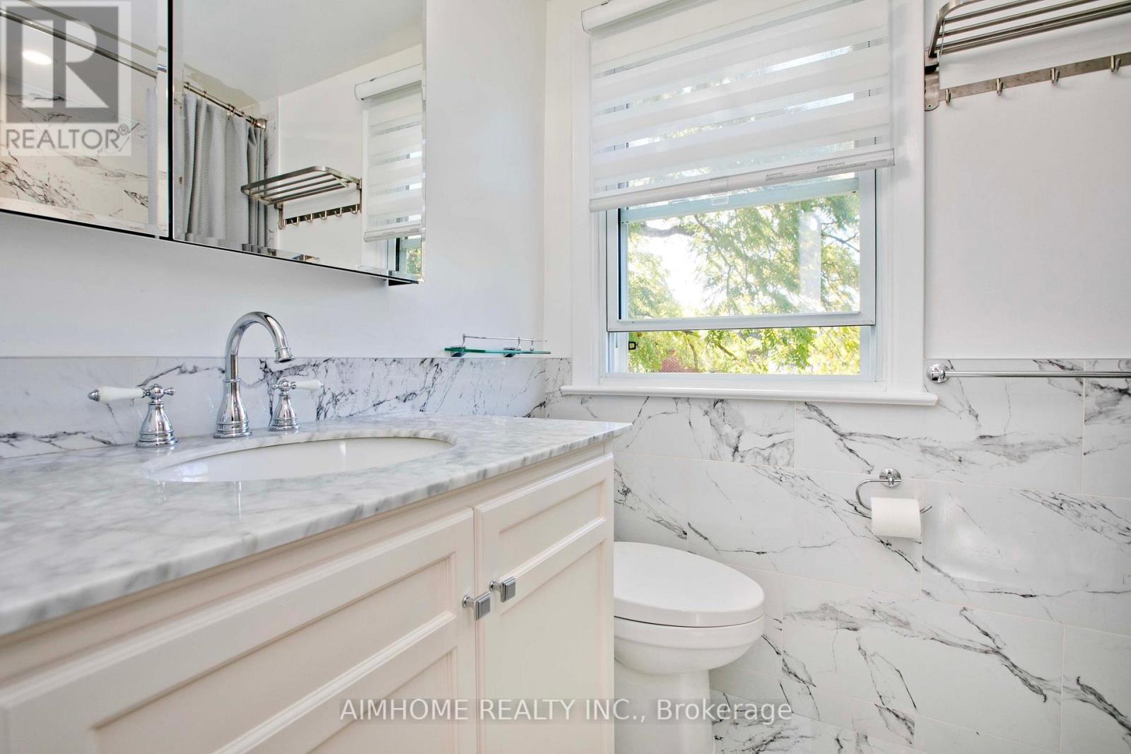 198 Mill Street, Richmond Hill, Ontario  L4C 4B2 - Photo 20 - N12457995