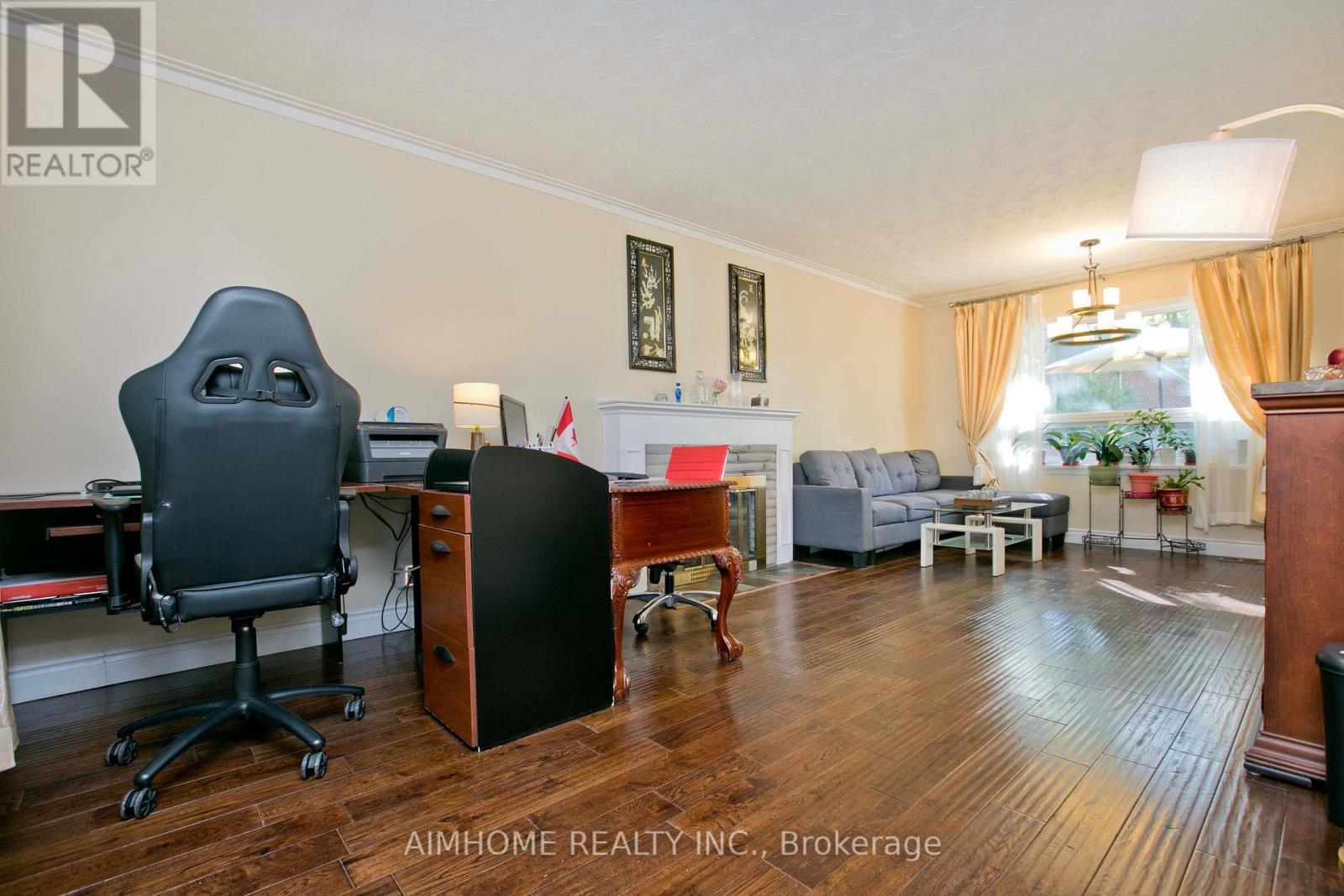 198 Mill Street, Richmond Hill, Ontario  L4C 4B2 - Photo 3 - N12457995
