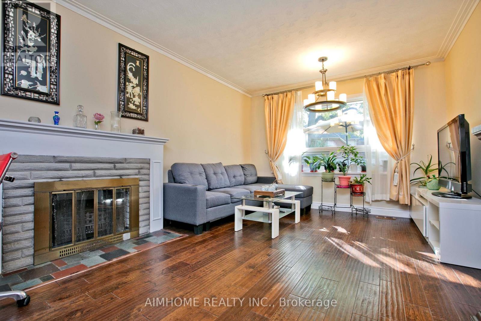 198 Mill Street, Richmond Hill, Ontario  L4C 4B2 - Photo 6 - N12457995