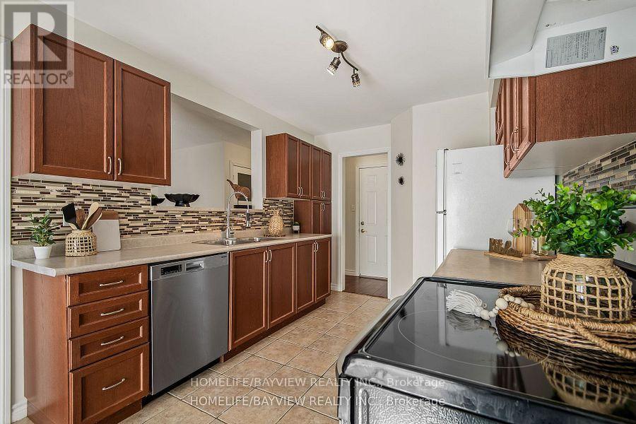 71 Shalom Way, Barrie, Ontario  L4N 5Y3 - Photo 3 - S12458001