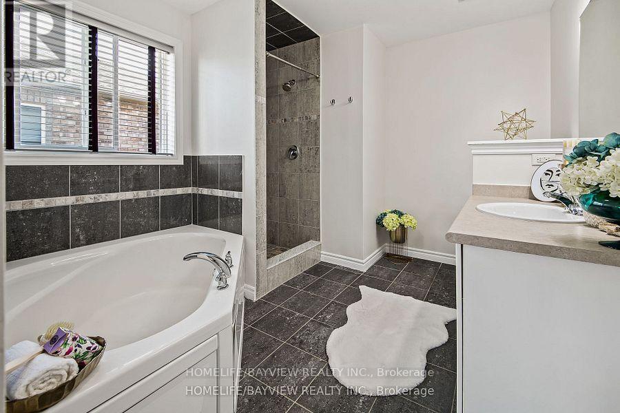 71 Shalom Way, Barrie, Ontario  L4N 5Y3 - Photo 7 - S12458001