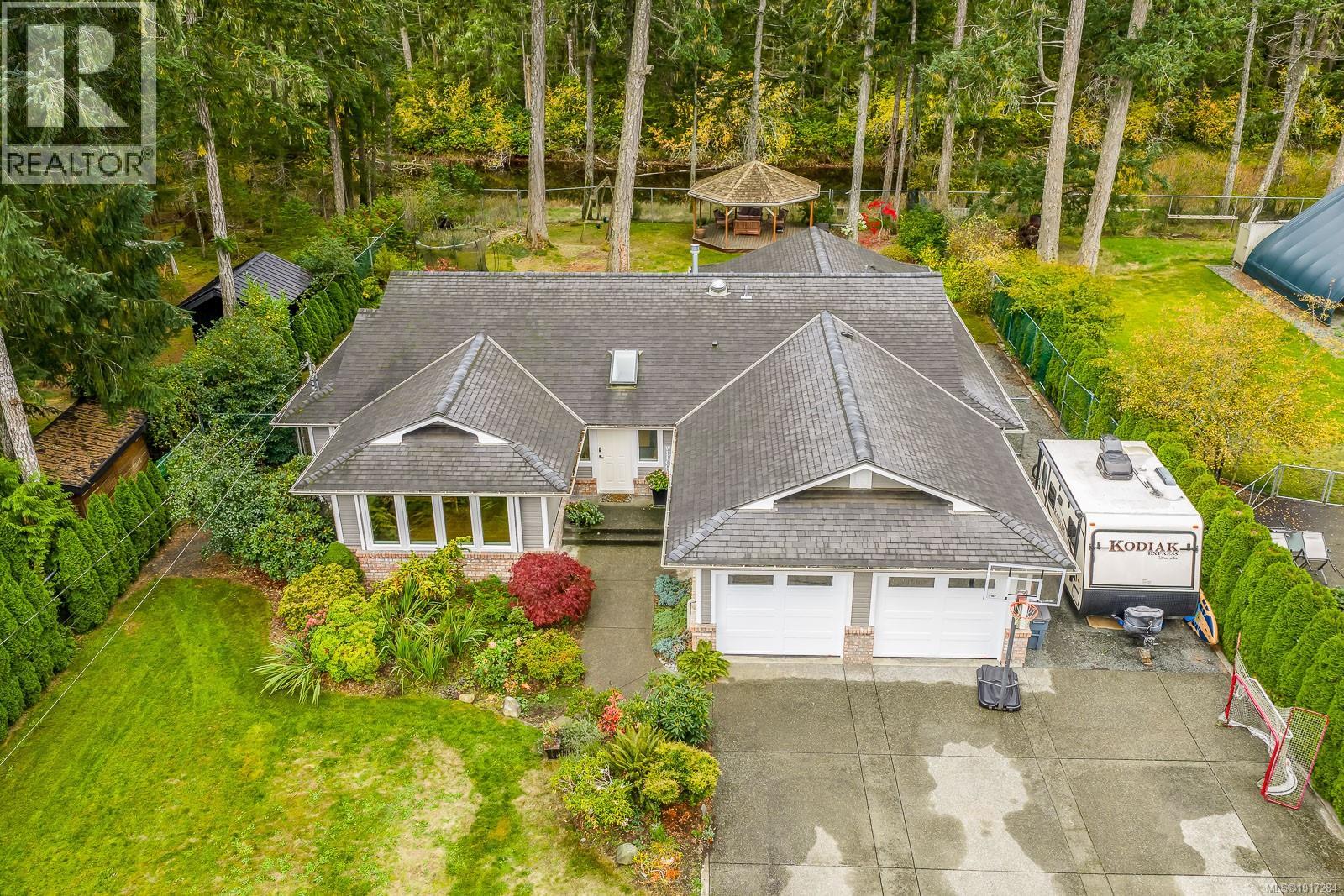 8809 DRIFTWOOD Rd, Black Creek, British Columbia