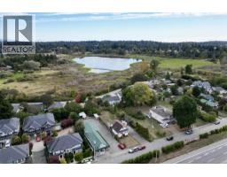 3883 Douglas St Swan Lake