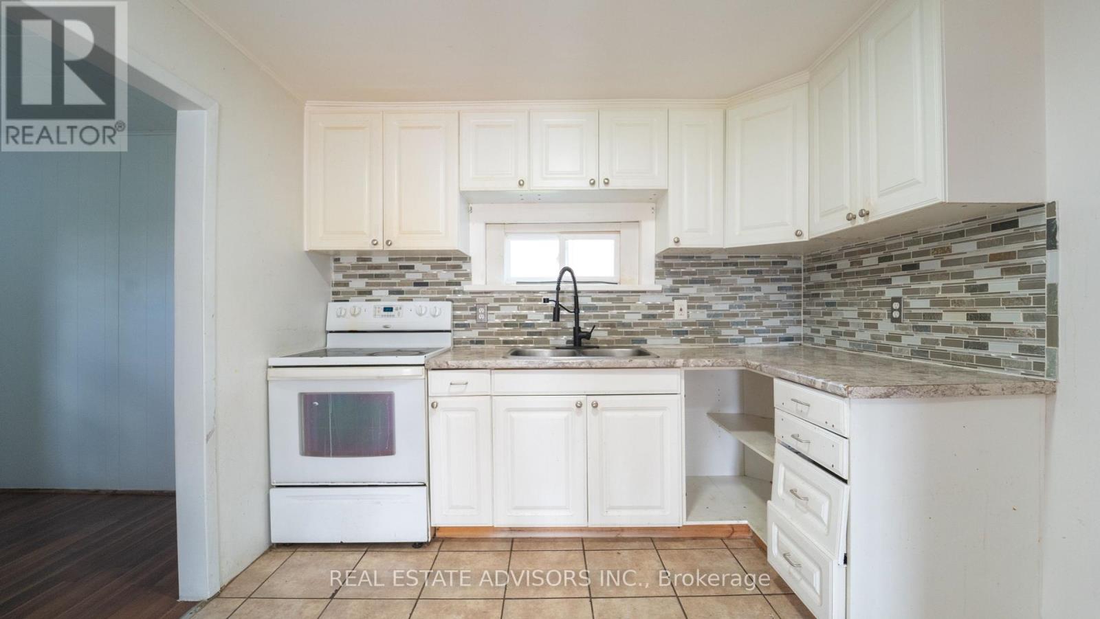 328 Little Avenue, Barrie, Ontario  L4N 2Z6 - Photo 10 - S12454861