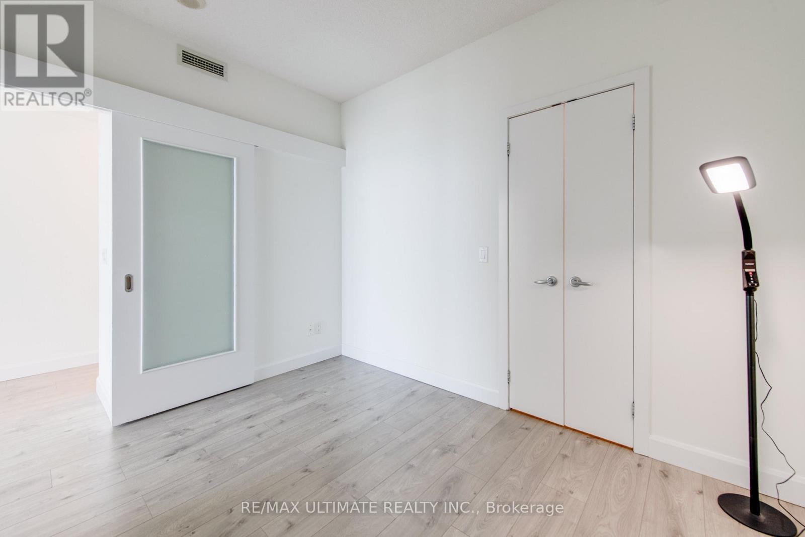 2305 - 218 Queens Quay W, Toronto, Ontario  M5J 2Y6 - Photo 10 - C12457756