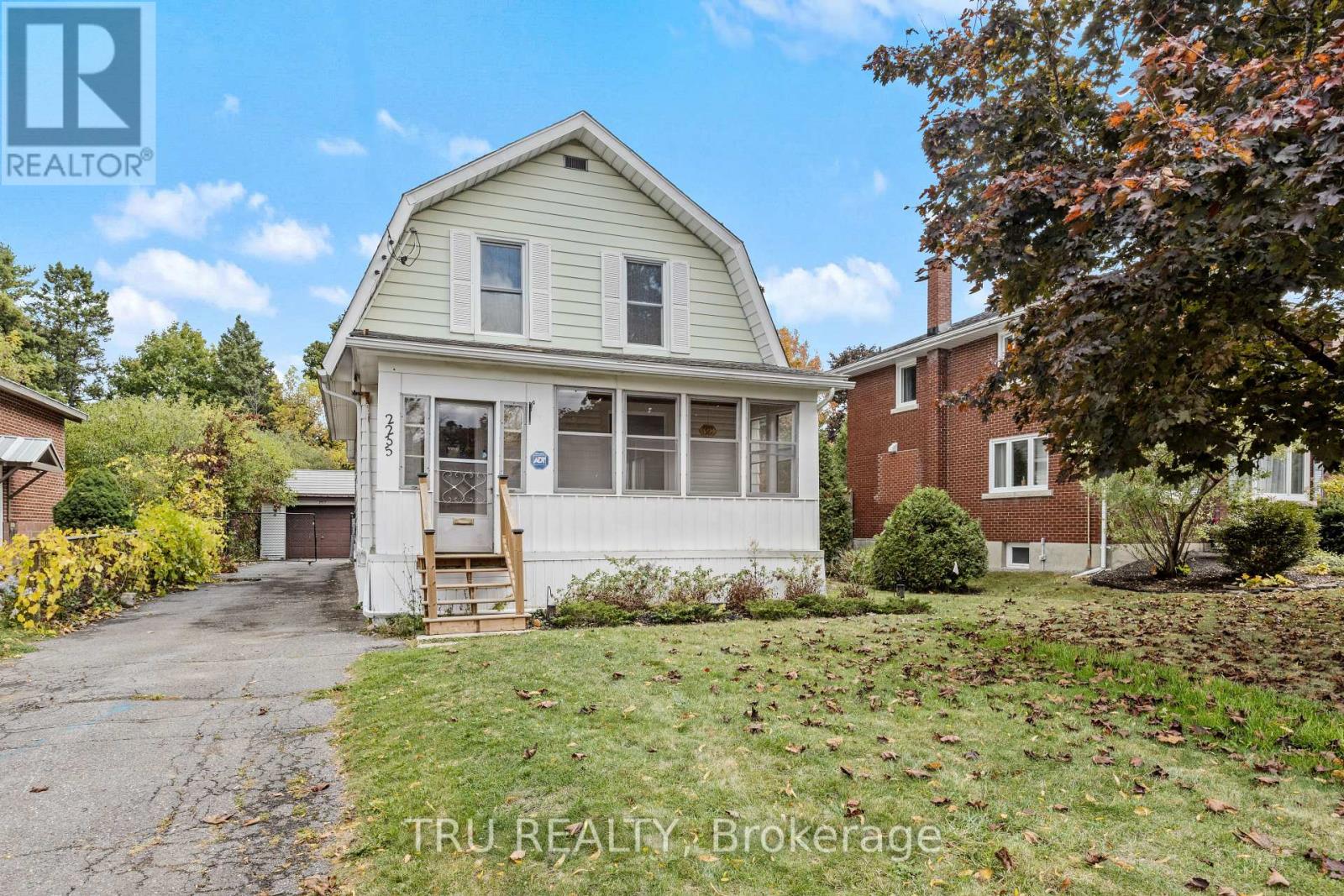 1 - 2235 Webster Avenue, Ottawa, Ontario  K1H 7H1 - Photo 1 - X12458034