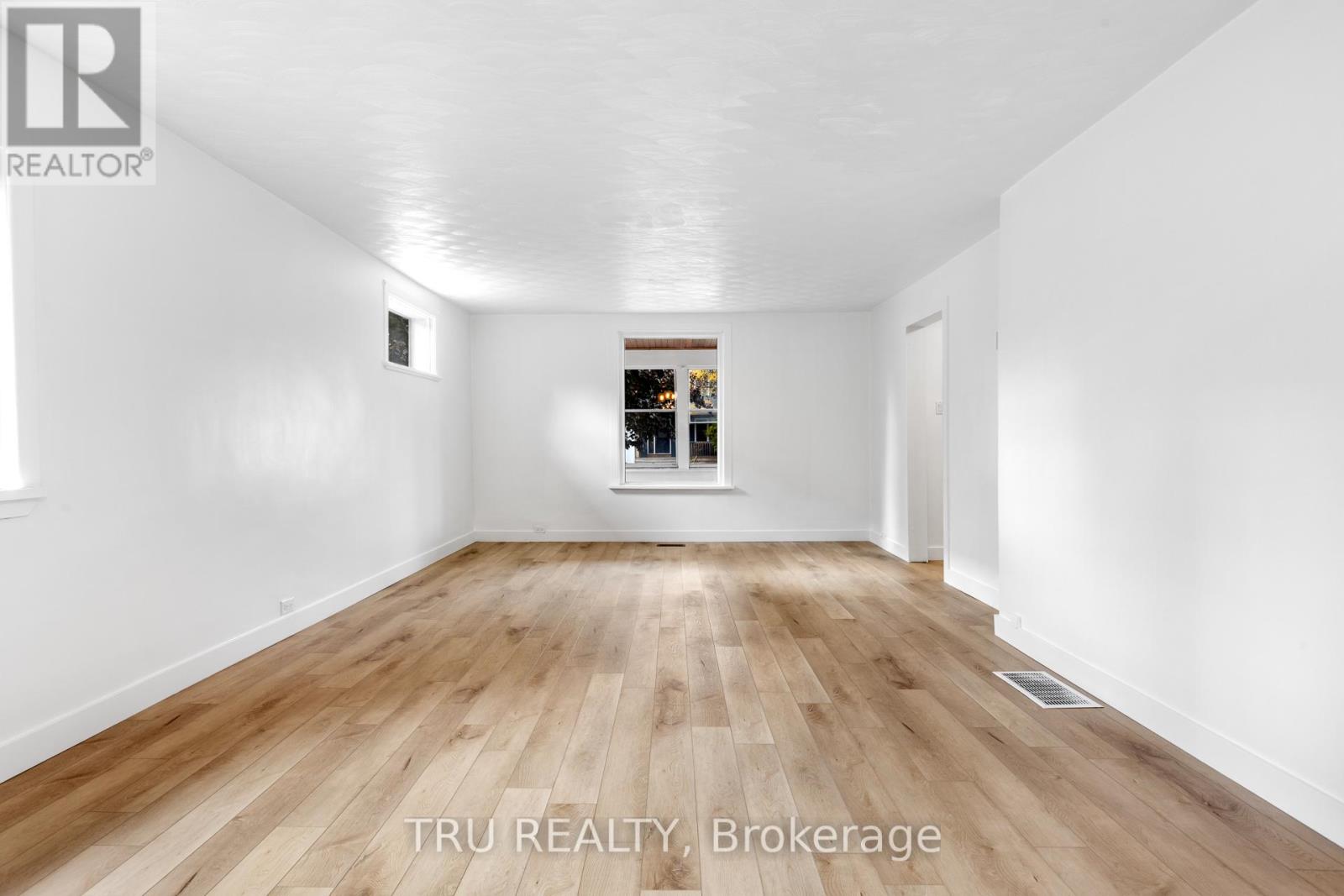 1 - 2235 Webster Avenue, Ottawa, Ontario  K1H 7H1 - Photo 15 - X12458034