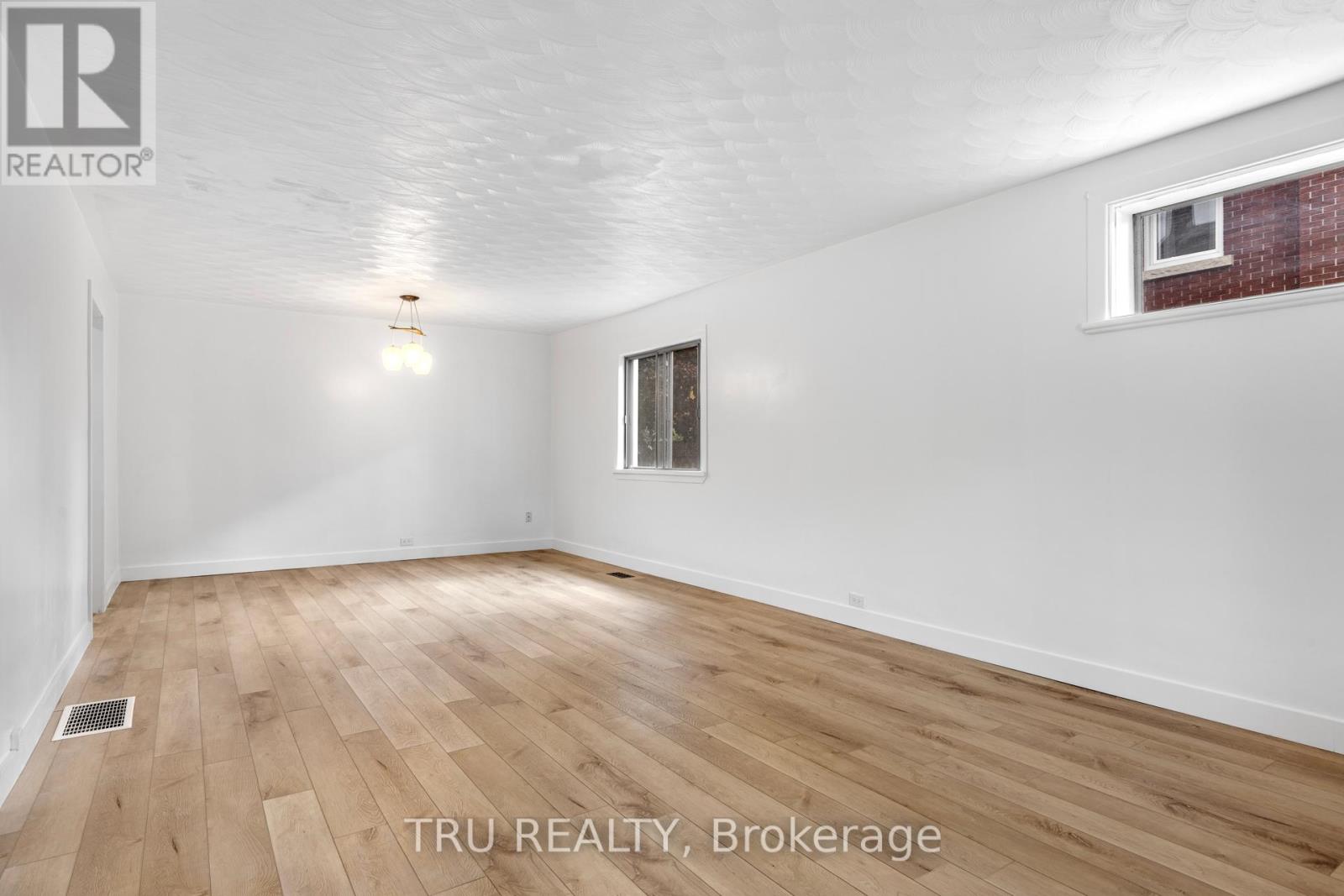 1 - 2235 Webster Avenue, Ottawa, Ontario  K1H 7H1 - Photo 18 - X12458034