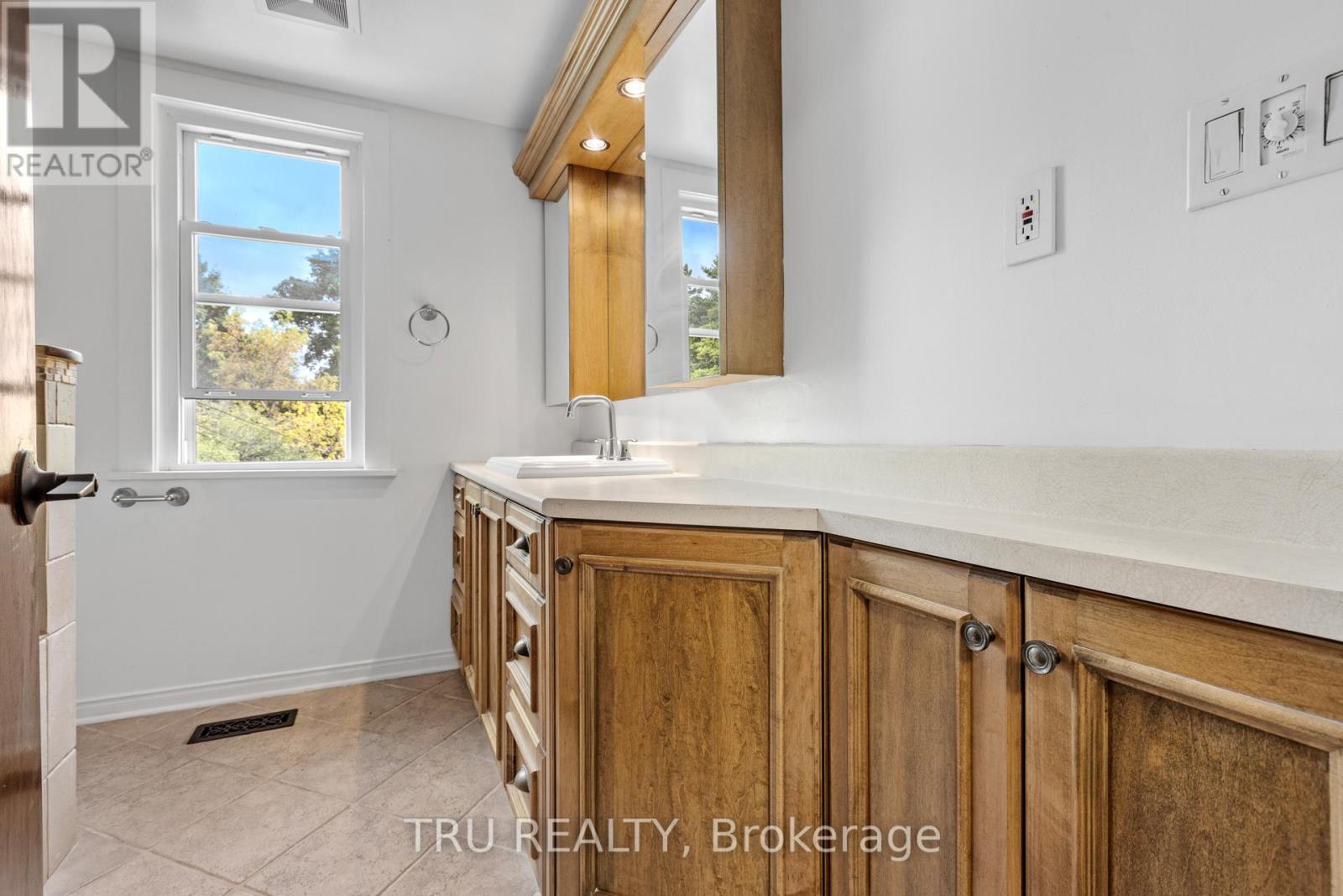 1 - 2235 Webster Avenue, Ottawa, Ontario  K1H 7H1 - Photo 27 - X12458034