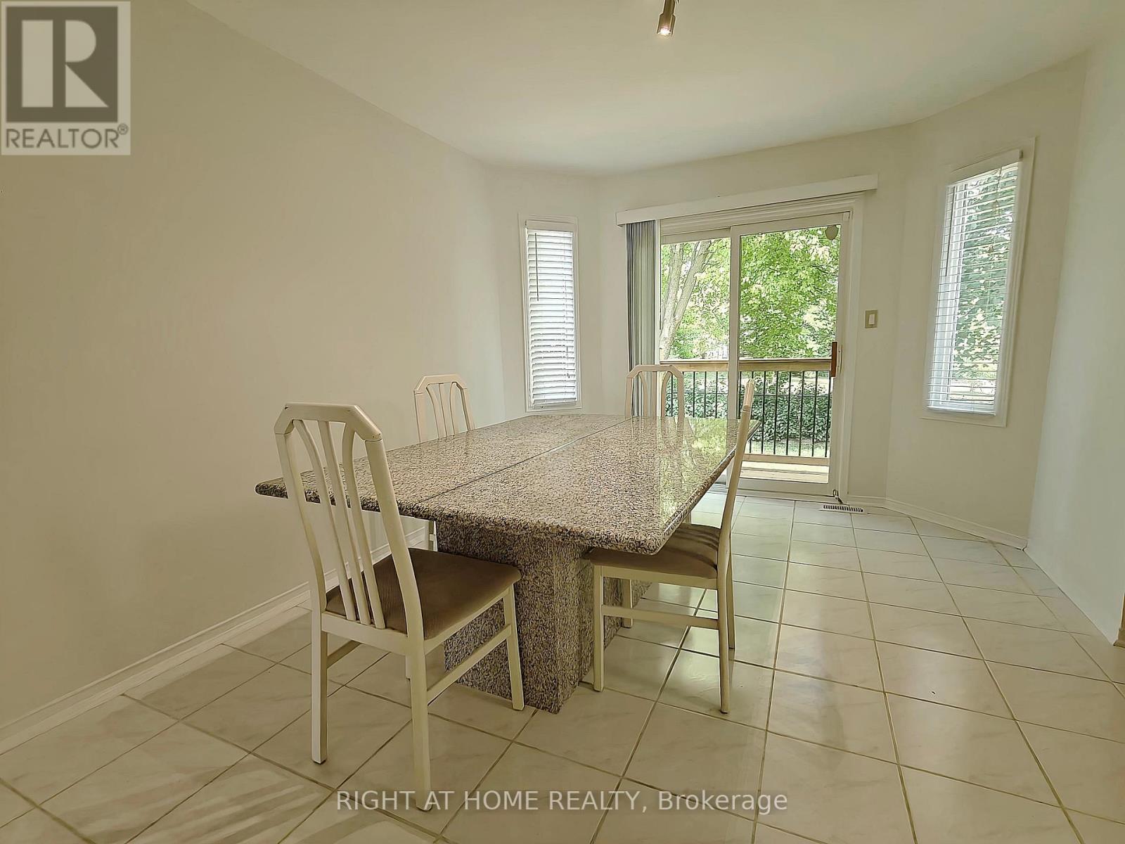 116 Cooperage Crescent, Richmond Hill, Ontario  L4C 9L8 - Photo 11 - N12458005