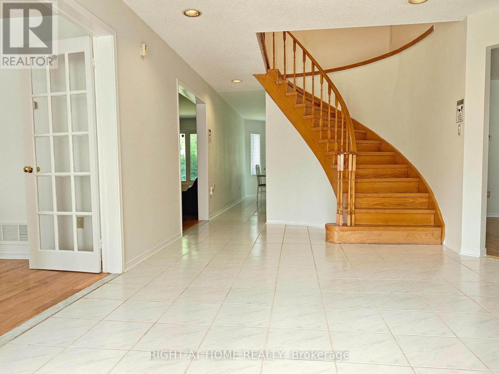 116 Cooperage Crescent, Richmond Hill, Ontario  L4C 9L8 - Photo 5 - N12458005