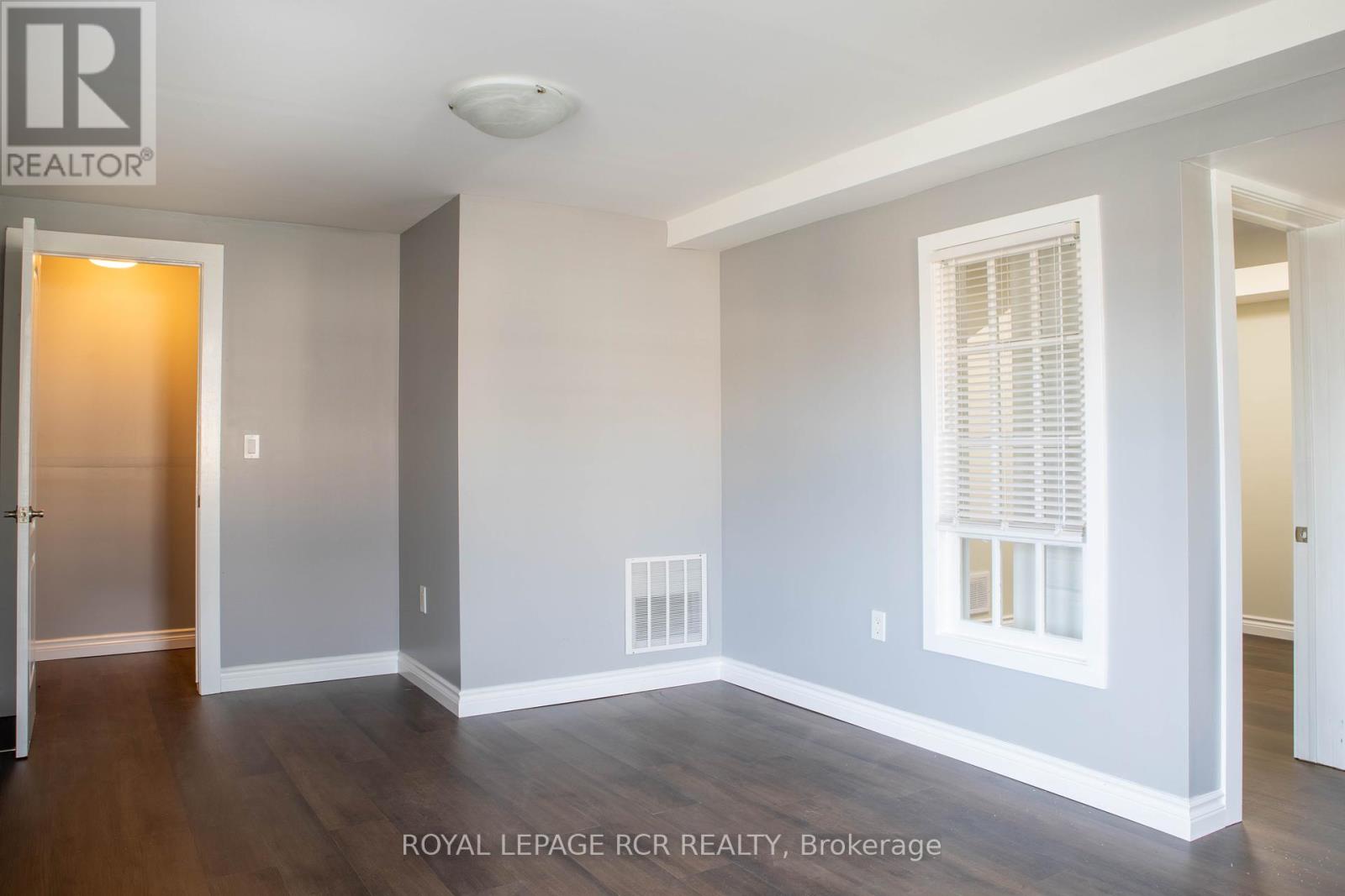 3 - 22 Centre Street, Bradford West Gwillimbury, Ontario  L3Z 2B7 - Photo 5 - N12458023