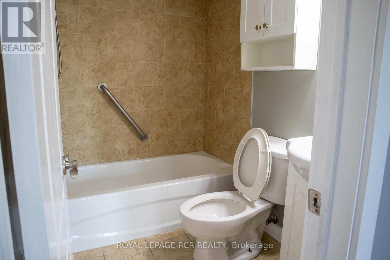 3 - 22 Centre Street, Bradford West Gwillimbury, Ontario  L3Z 2B7 - Photo 7 - N12458023