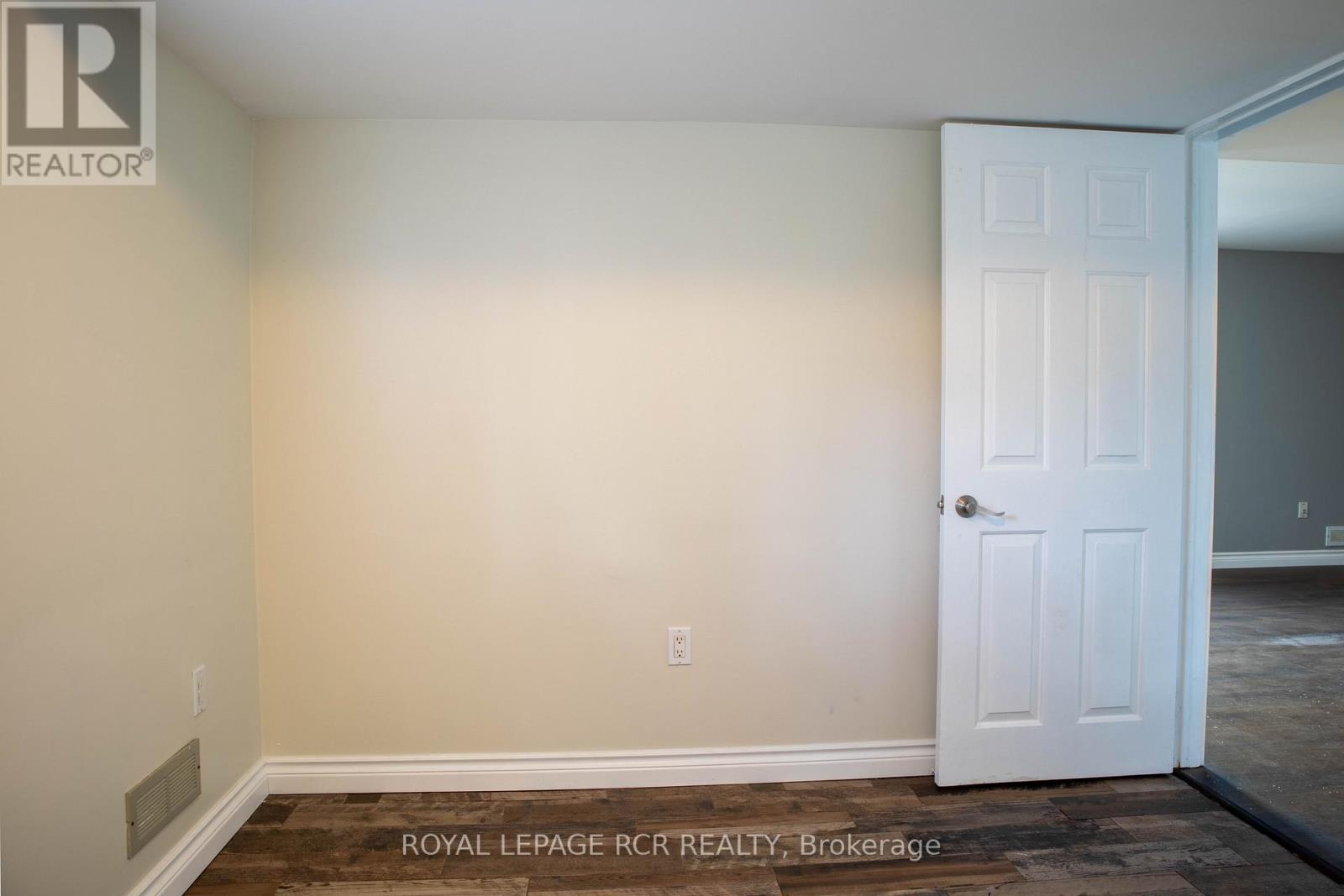3 - 22 Centre Street, Bradford West Gwillimbury, Ontario  L3Z 2B7 - Photo 8 - N12458023