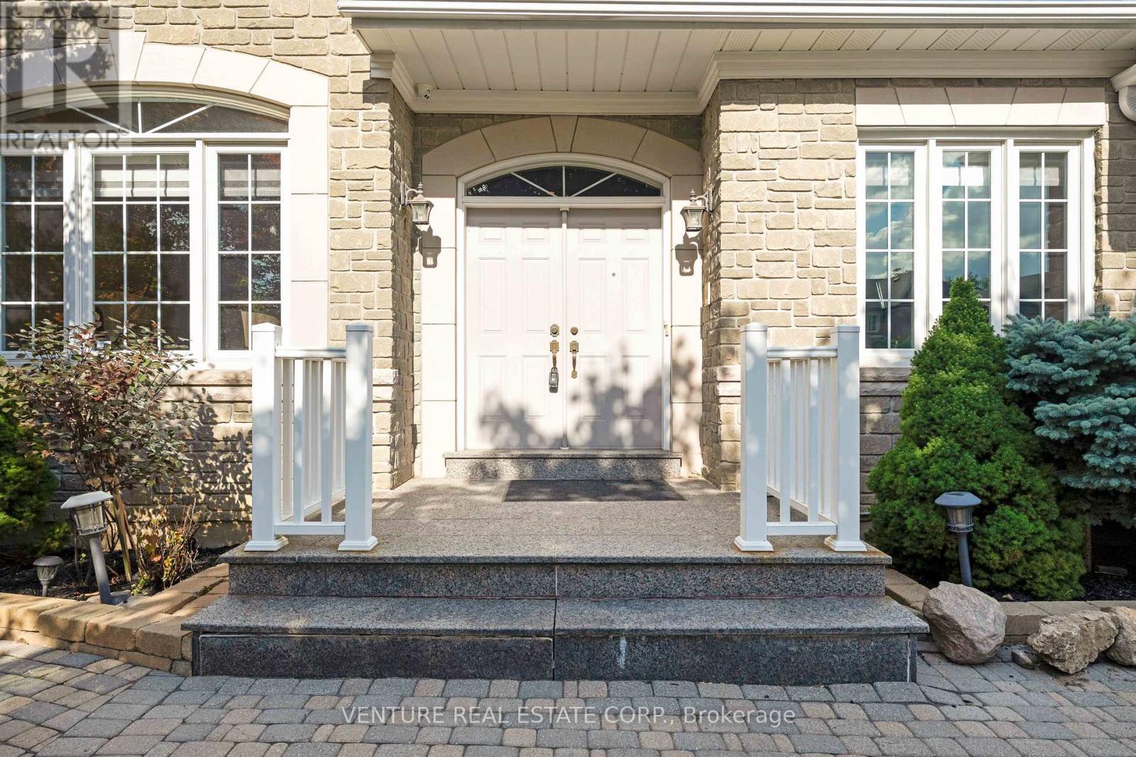 476 Westridge Drive, Vaughan, Ontario  L0J 1C0 - Photo 5 - N12458026