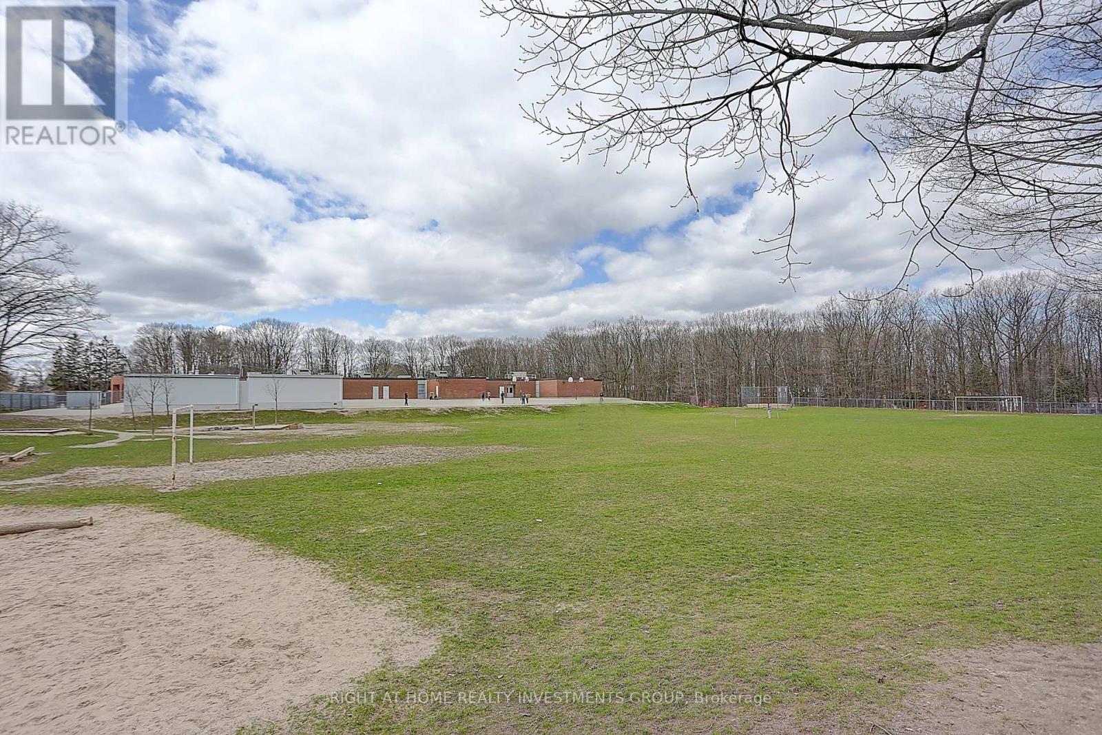 143 Springdale Drive, Barrie, Ontario  L4M 4Y1 - Photo 11 - S12458017