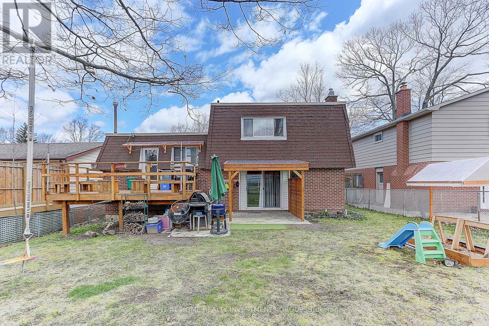 143 Springdale Drive, Barrie, Ontario  L4M 4Y1 - Photo 2 - S12458017