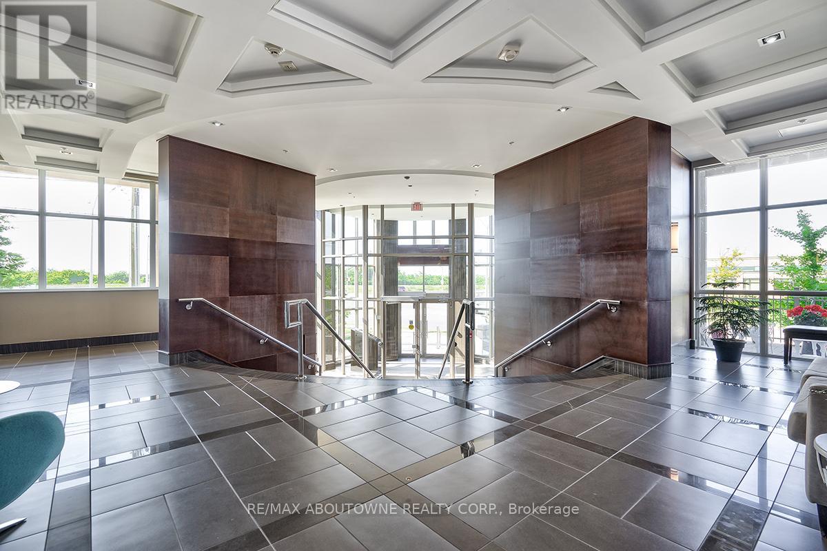 714 - 2480 Prince Michael Drive, Oakville, Ontario  L6H 0H1 - Photo 4 - W12458024