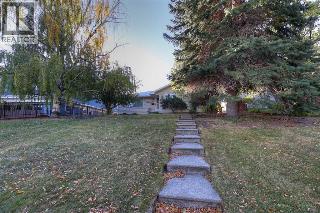 71 Rosery Drive Nw, Calgary, Alberta  T2K 1L4 - Photo 2 - A2263718