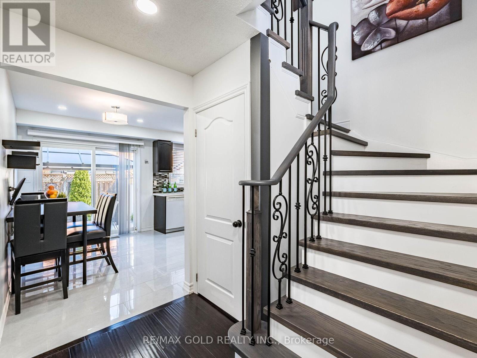 43 Sunnyview Road, Brampton, Ontario  L7A 3E4 - Photo 11 - W12458033