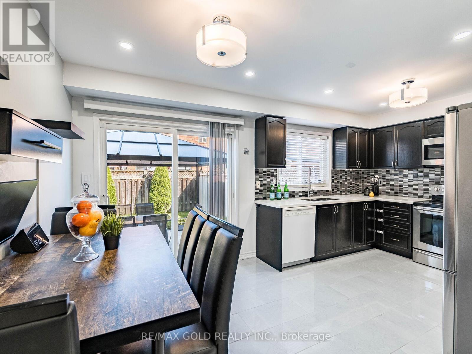 43 Sunnyview Road, Brampton, Ontario  L7A 3E4 - Photo 12 - W12458033