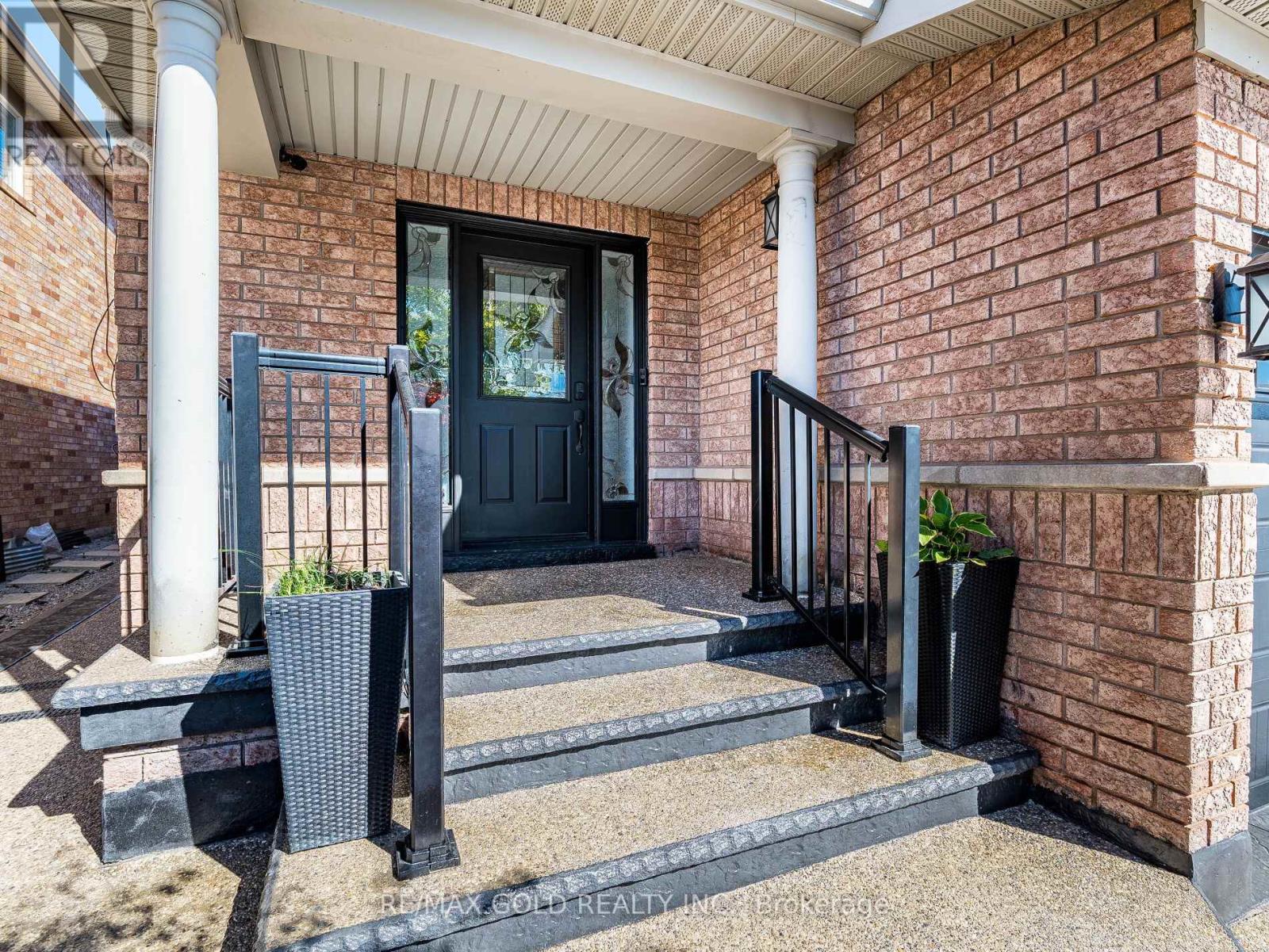 43 Sunnyview Road, Brampton, Ontario  L7A 3E4 - Photo 4 - W12458033