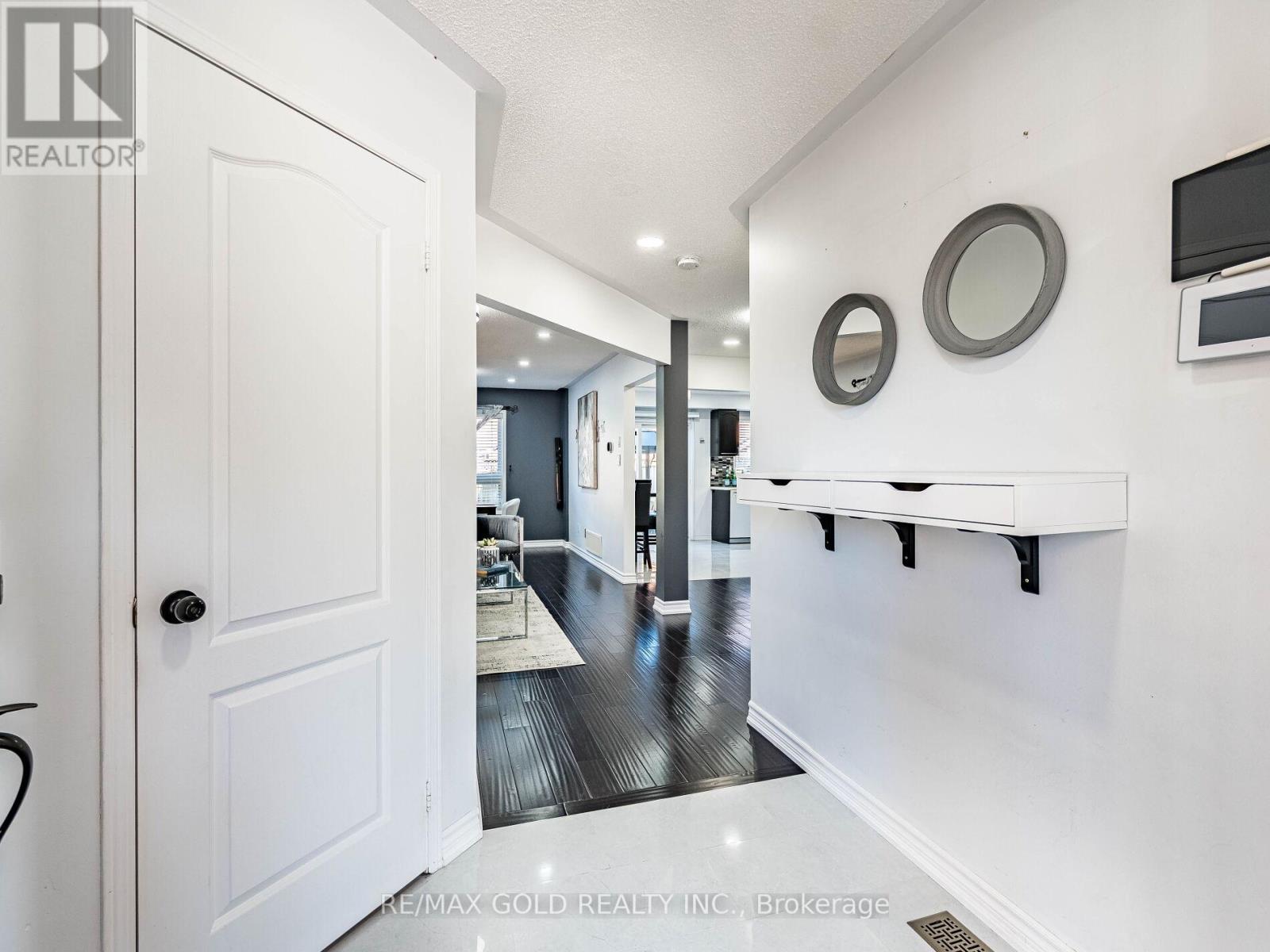 43 Sunnyview Road, Brampton, Ontario  L7A 3E4 - Photo 6 - W12458033